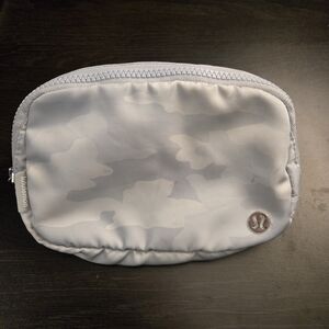 Lululemon Everywhere Belt Bag 1L Camo